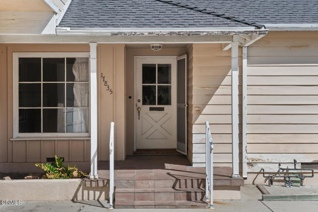 Detail Gallery Image 3 of 30 For 17835 Tarzana St, Encino,  CA 91316 - 4 Beds | 3 Baths