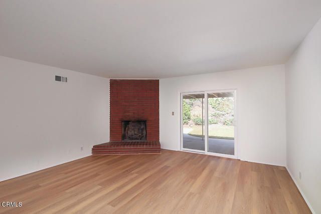 5020 Carolyn Way, La Crescenta CA: https://media.crmls.org/mediaz/fb0b049c-61fe-49af-ae90-8b5ac5afecdc.jpg