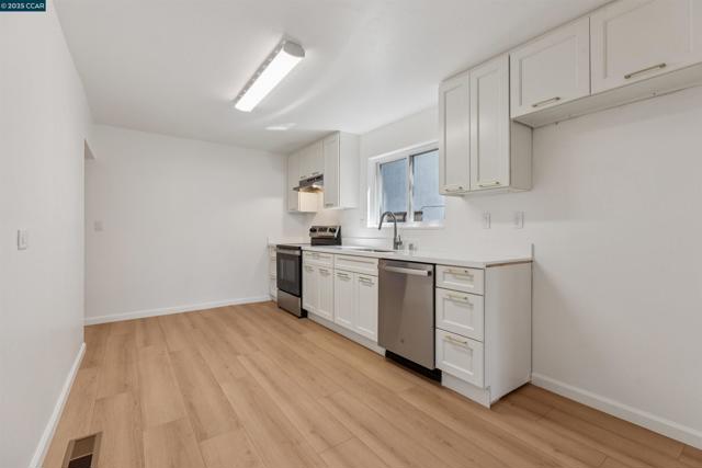 517 W 6th Street, Antioch CA: https://media.crmls.org/mediaz/fb0b17ee-a0f6-472d-a3a4-4424403ec770.jpg