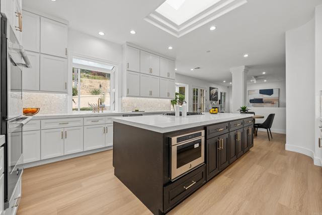 18150 Via Ascenso, Rancho Santa Fe CA: https://media.crmls.org/mediaz/fb0b3424-1358-4bbc-b8e4-a37974e62d2b.jpg