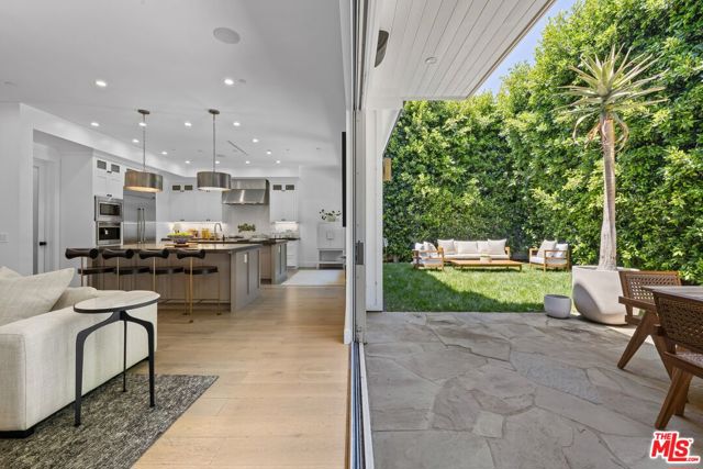 2590 Amherst Avenue, Los Angeles CA: https://media.crmls.org/mediaz/fb0b5f96-a8e5-402f-bb78-e3c51fbfd5b0.jpg