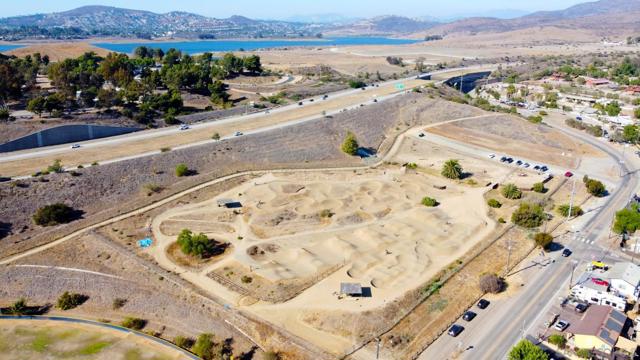 5361 Central Ave, Bonita CA: https://media.crmls.org/mediaz/fb0bf151-b4f6-4a41-a9a2-7f94d629291a.jpg