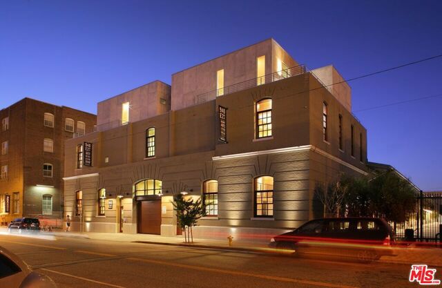 940 E 2ND Street #27