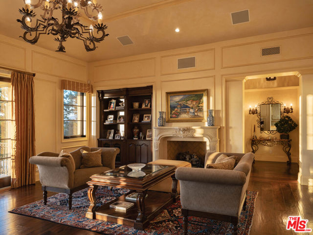 13961 Aubrey Road, Beverly Hills CA: https://media.crmls.org/mediaz/fb0c061a-7761-483d-a6af-8e7ed7652794.jpg