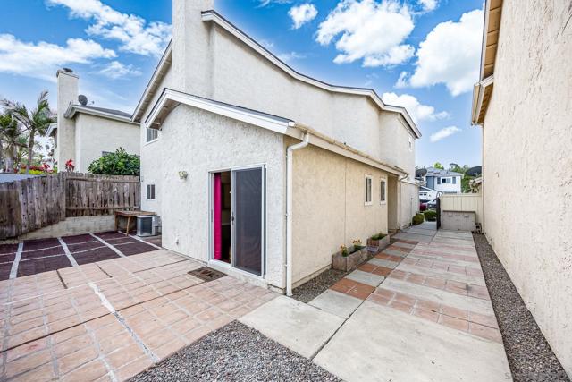 4122 Alabar Way, Oceanside CA: https://media.crmls.org/mediaz/fb0cb1e4-7f8f-44be-b25b-95987b3e4b08.jpg