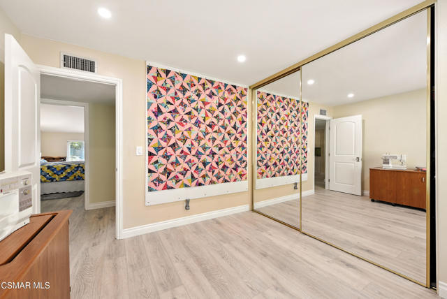 2063 Woodglen Street, Simi Valley CA: https://media.crmls.org/mediaz/fb0d051b-2a54-4f9a-8867-7b98ddfae0f7.jpg