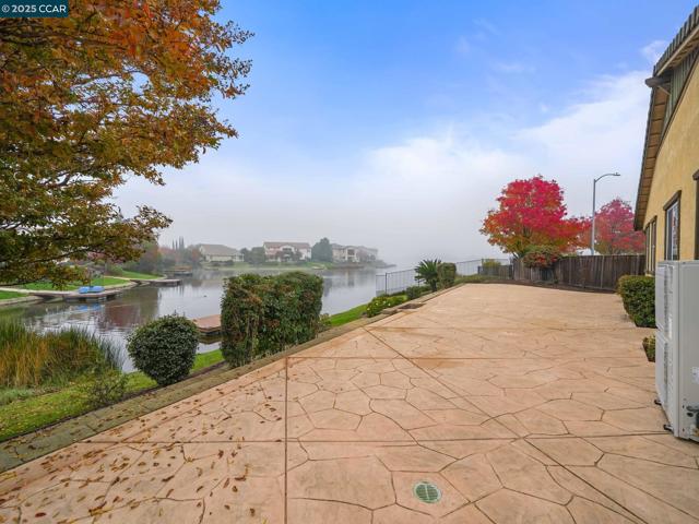 929 Painted Shore Court, Oakley CA: https://media.crmls.org/mediaz/fb0d5d03-d9fc-4351-84d1-216721164c4c.jpg