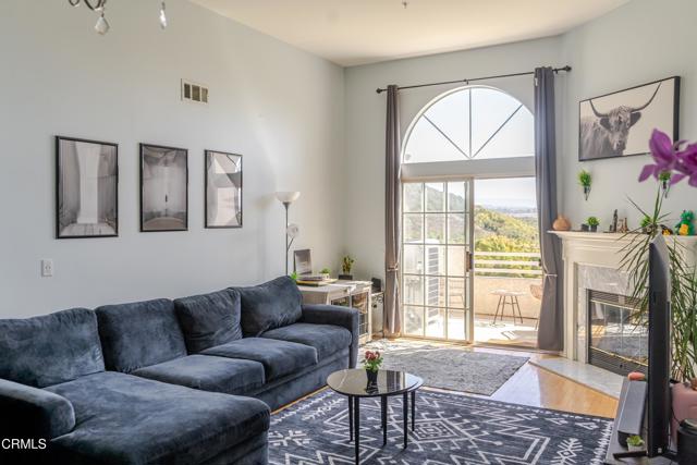 Detail Gallery Image 2 of 13 For 2803 Antonio Dr #304,  Camarillo,  CA 93010 - 2 Beds | 2 Baths