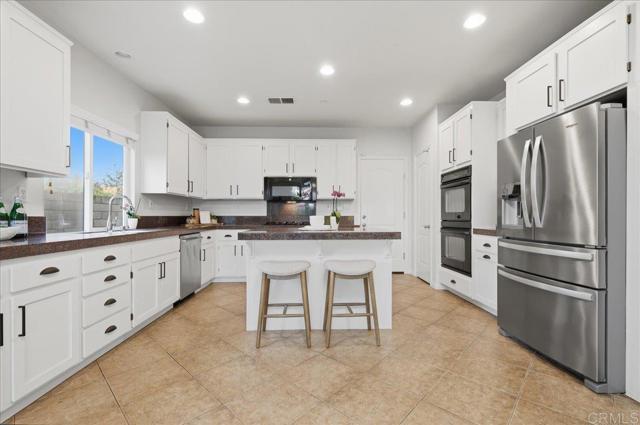 Detail Gallery Image 6 of 63 For 18385 Reata Way, San Diego,  CA 92128 - 5 Beds | 4 Baths