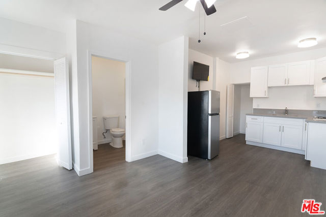 1820 W 11th Street, Los Angeles CA: https://media.crmls.org/mediaz/fb0db3a9-2a97-4f53-a5f3-484e875470c0.jpg