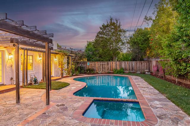 1532 Meadow Lane, Mountain View CA: https://media.crmls.org/mediaz/fb0e7c45-1117-4c38-b458-3b46f3b1cdc1.jpg