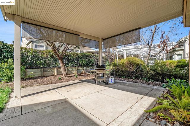 139 Pippin Dr, Brentwood CA: https://media.crmls.org/mediaz/fb0e9b8f-71e5-4cf4-9e95-27c776971fd7.jpg
