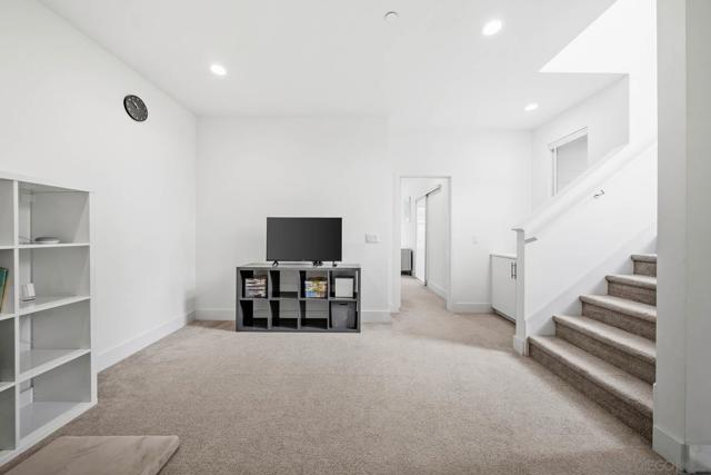 2335 Aperture Circle, San Diego CA: https://media.crmls.org/mediaz/fb0ec9a3-9195-4566-b870-c09e2aed1394.jpg