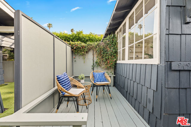 919 Venezia Avenue, Venice CA: https://media.crmls.org/mediaz/fb104c79-19d7-4a45-a9e2-ed7266efb2a9.jpg