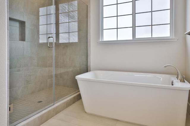 591 Santa Lucia Way, Marina CA: https://media.crmls.org/mediaz/fb10a756-bbff-4b6f-94f2-2ed1e3937a88.jpg