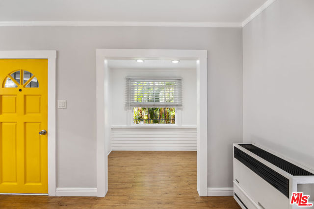 1451 W 37th Drive, Los Angeles CA: https://media.crmls.org/mediaz/fb10f896-7e24-4916-ac2f-0567859f3102.jpg