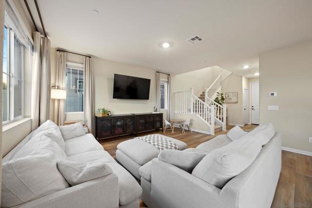 28079 Harvest Ct, Valley Center CA: https://media.crmls.org/mediaz/fb118151-f3d1-468a-bd5e-991b579edfb4.jpg