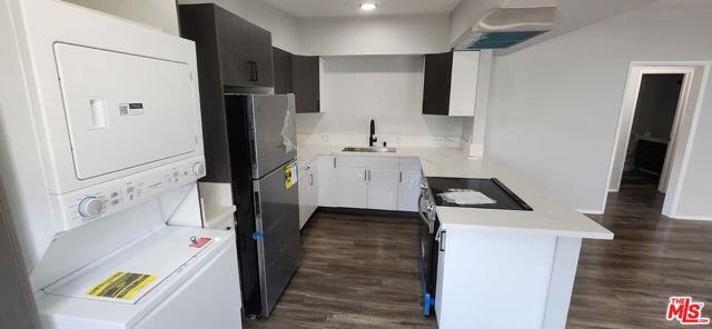 101 Catamaran (#3,4,5,6) Street, Marina del Rey CA: https://media.crmls.org/mediaz/fb119a0e-9f01-4330-9938-253838dc8528.jpg