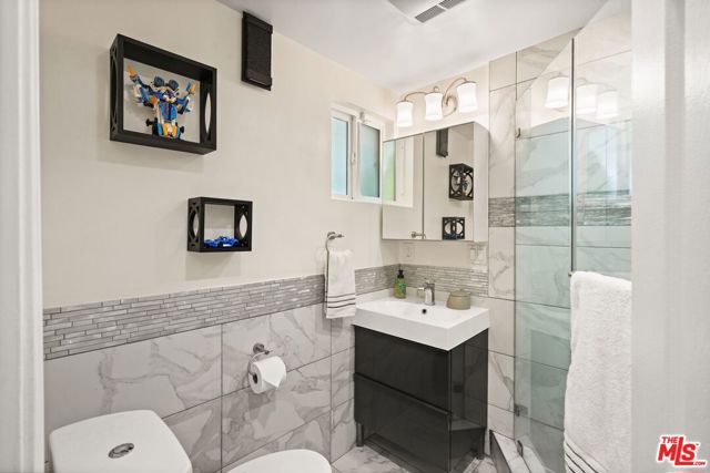 7152 Pomelo Drive, West Hills CA: https://media.crmls.org/mediaz/fb11b454-922e-48b5-b76b-7fda4f4fcd29.jpg