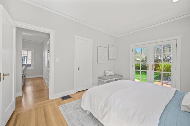 1249 Oak Street, San Mateo CA: https://media.crmls.org/mediaz/fb11e420-c5c5-4f7f-8a32-61c20c374561.jpg