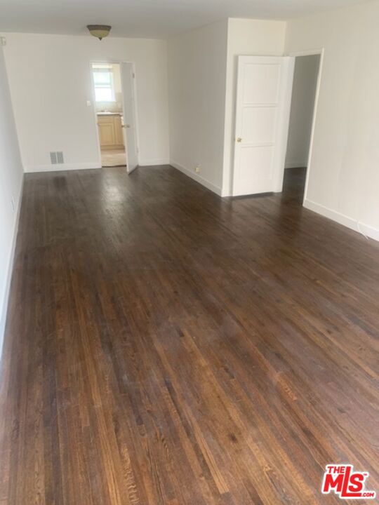 312 S Reeves Drive, Beverly Hills CA: https://media.crmls.org/mediaz/fb1206a7-bff6-4c64-8051-8bc63d346498.jpg