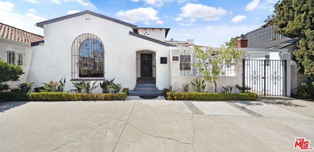 149 S Wetherly Drive, Beverly Hills CA: https://media.crmls.org/mediaz/fb12aedb-00a1-45a9-9976-bec0a0cf9098.jpg