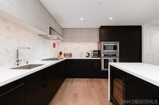 1388 Kettner Blvd, San Diego CA: https://media.crmls.org/mediaz/fb12ce39-dbda-43de-873b-36e38a926a02.jpg