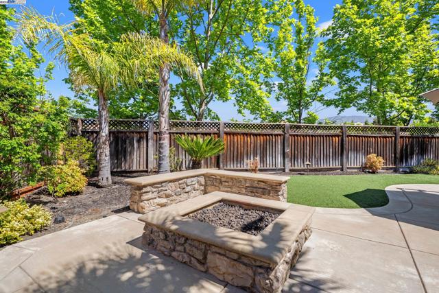 1736 Cottswald St, Danville CA: https://media.crmls.org/mediaz/fb141dae-762f-43d7-b215-a794f966f7d5.jpg