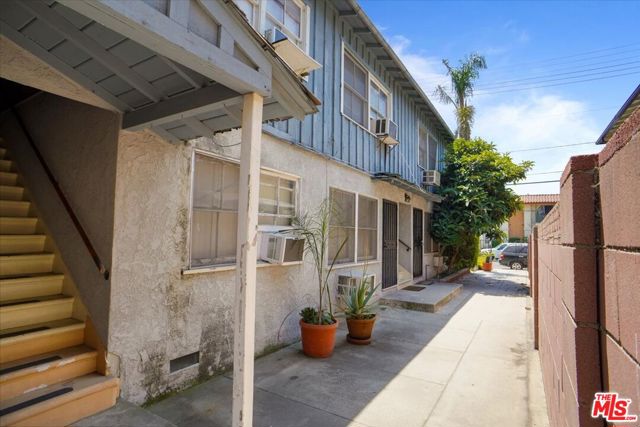 6242 Beck Avenue, North Hollywood, California 91606, ,Multi-Family,For Sale,Beck,24402361