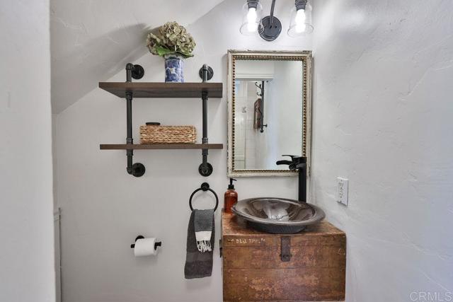 751 G Avenue, Coronado CA: https://media.crmls.org/mediaz/fb14b57c-b5fb-4f18-8471-23b940271267.jpg