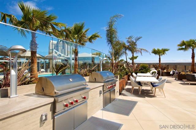 888 W E Street, San Diego CA: https://media.crmls.org/mediaz/fb1571e6-9c6a-4685-8da1-0cd8aa6a9b3c.jpg