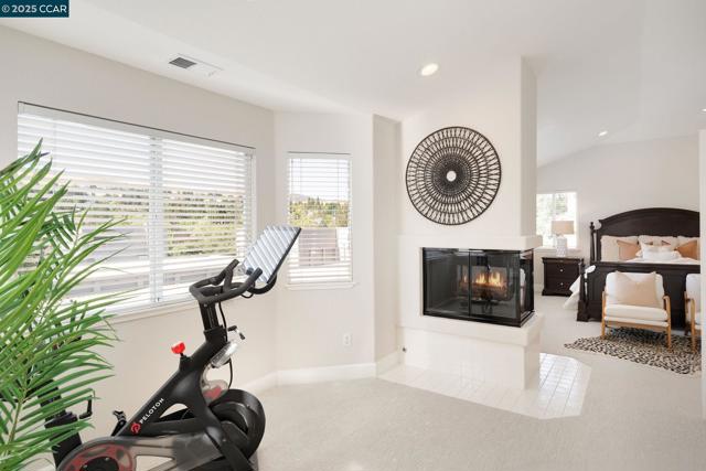 508 Zenith Ridge Dr, Danville CA: https://media.crmls.org/mediaz/fb16cd25-c66d-40f6-a701-56173e41e6c7.jpg