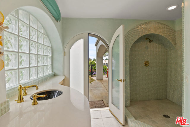 6400 Kanan Dume Road, Malibu CA: https://media.crmls.org/mediaz/fb16cfd3-84c1-463f-a062-475dbc1b9d2c.jpg