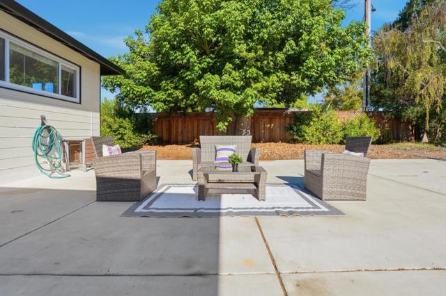 2296 Pulgas Avenue, East Palo Alto CA: https://media.crmls.org/mediaz/fb16fced-5352-496b-abc2-7050c5688408.jpg