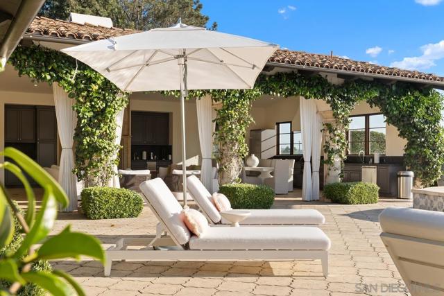 16304 Via De Santa Fe, Rancho Santa Fe CA: https://media.crmls.org/mediaz/fb173d8c-0e54-4230-b984-fa343a7ac6fd.jpg