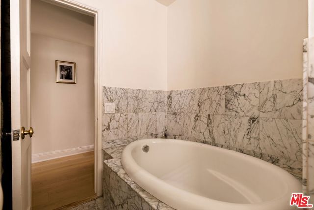 1424 North Crescent Heights Boulevard, 50 photo 29