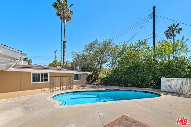 20553 Califa Street, Woodland Hills CA: https://media.crmls.org/mediaz/fb1793b7-c523-423b-97ca-6a0eb0764525.jpg