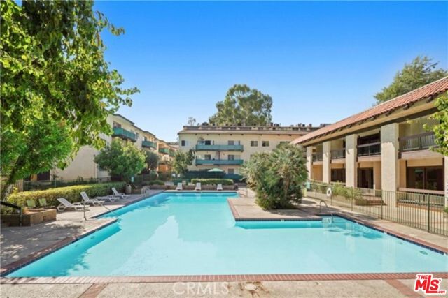 5460 White Oak Avenue, Encino CA: https://media.crmls.org/mediaz/fb18099f-7b29-4381-9a28-e1b9bdbcbcee.jpg