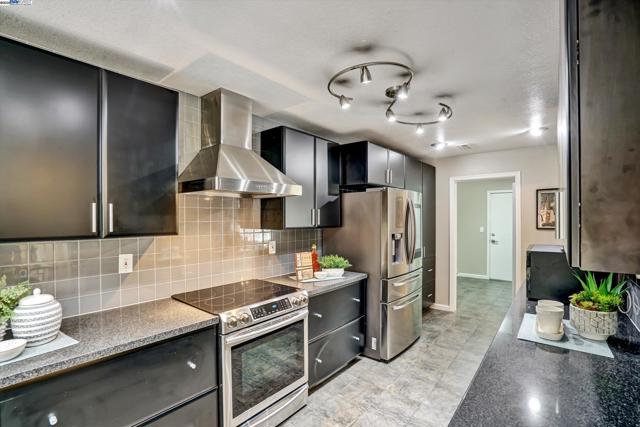 30 San Vicente Ct, Danville CA: https://media.crmls.org/mediaz/fb1840c1-c249-4b90-8242-5f2ddf1ea499.jpg