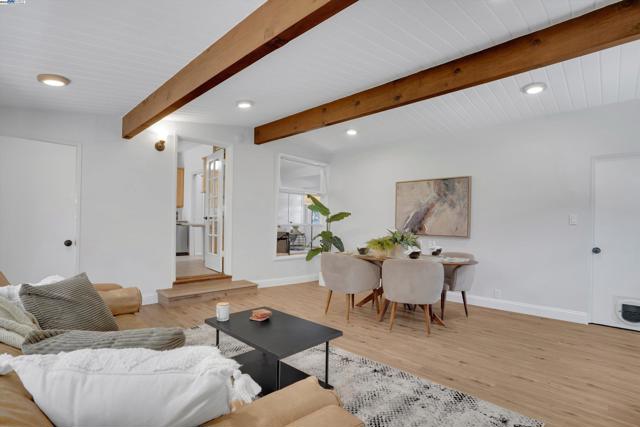 956 Tamarack Ave, San Jose CA: https://media.crmls.org/mediaz/fb186eb2-3459-4e0a-a452-1663235f7c1e.jpg