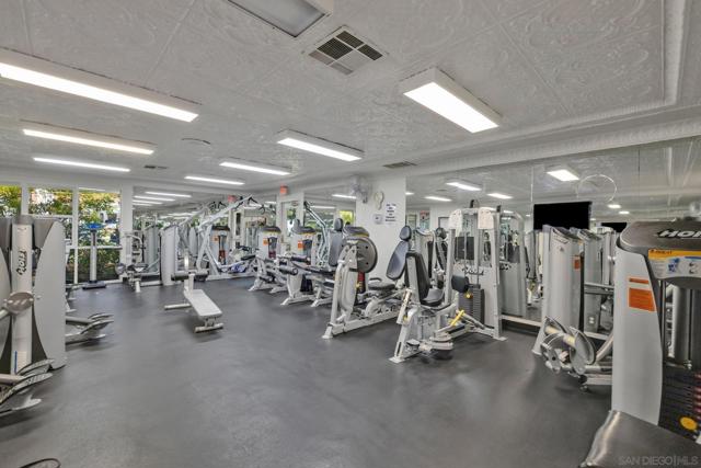 4676 Barcelona Way, Oceanside CA: https://media.crmls.org/mediaz/fb188280-80ed-4e6f-9569-8d84e2709790.jpg