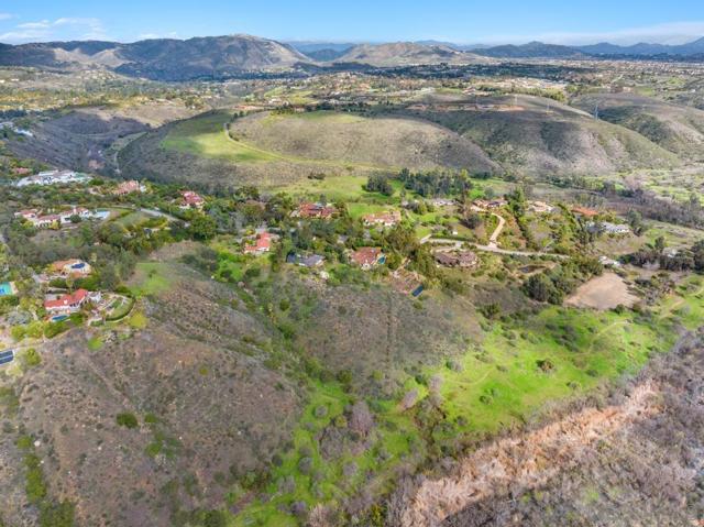 16574 Zumaque, Rancho Santa Fe CA: https://media.crmls.org/mediaz/fb18a426-c271-4c26-9bb7-1805deea8869.jpg