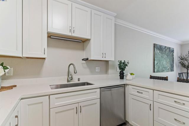 1743 Carmel Dr, Walnut Creek CA: https://media.crmls.org/mediaz/fb192d44-94de-42db-8c6f-2035e55b676f.jpg