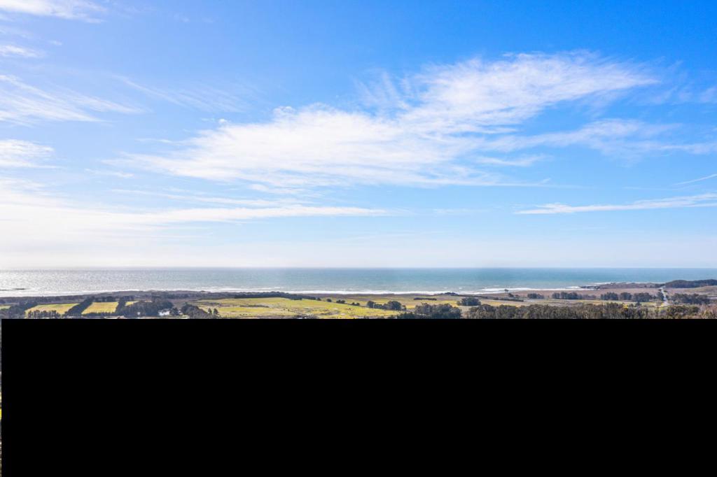https://media.crmls.org/mediaz/fb19d661-9071-4cb2-b8f6-2a07b40d31f1.jpg?preset=X-Large