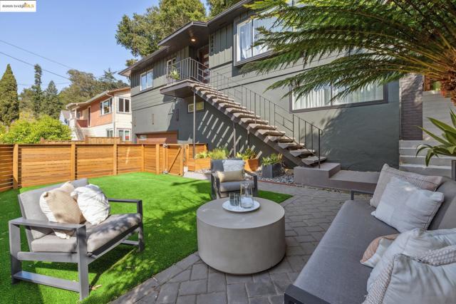 5646 Thornhill Dr, Oakland CA: https://media.crmls.org/mediaz/fb1a7d24-bfed-4247-b2f4-52057873c4bf.jpg