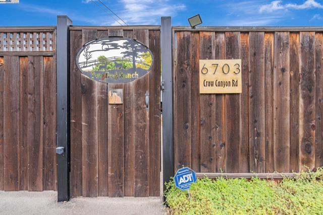 6703 Crow Canyon Rd, Castro Valley CA: https://media.crmls.org/mediaz/fb1a850f-ca7e-449b-b069-4ba8ab2ac424.jpg