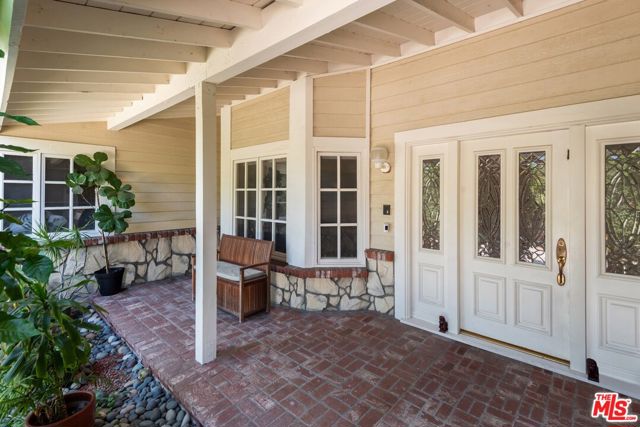 17040 Rancho Street, Encino CA: https://media.crmls.org/mediaz/fb1ab65d-e7a7-4883-b323-502a08b1205a.jpg
