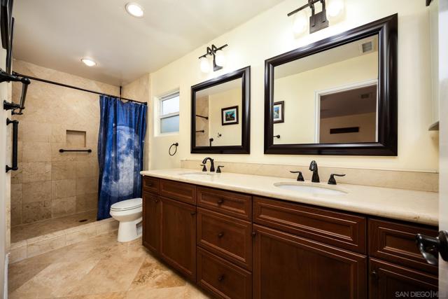 4122 Alabar Way, Oceanside CA: https://media.crmls.org/mediaz/fb1ac929-b651-416c-aefb-338068006738.jpg