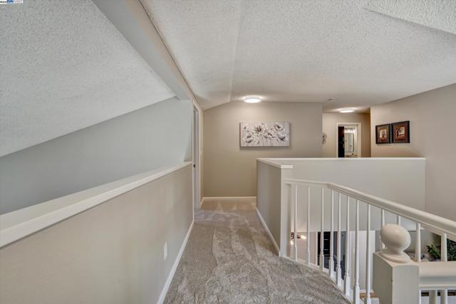 30 San Vicente Ct, Danville CA: https://media.crmls.org/mediaz/fb1b75f7-2313-45e3-8555-422241214afe.jpg