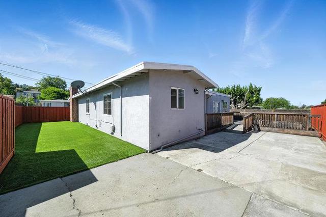 2950 Union Avenue, Hayward CA: https://media.crmls.org/mediaz/fb1b8f59-316d-4496-a07d-40d6b2f92dd5.jpg
